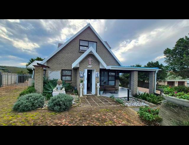 4 BEDROOM HOUSE FOR SALE IN HARTENBOS HEUWELS